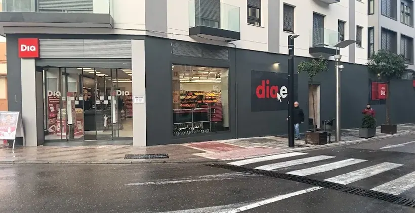 Dia en Plaza San Francisco, Esq. Cl. Isaac Peral 38, Linares