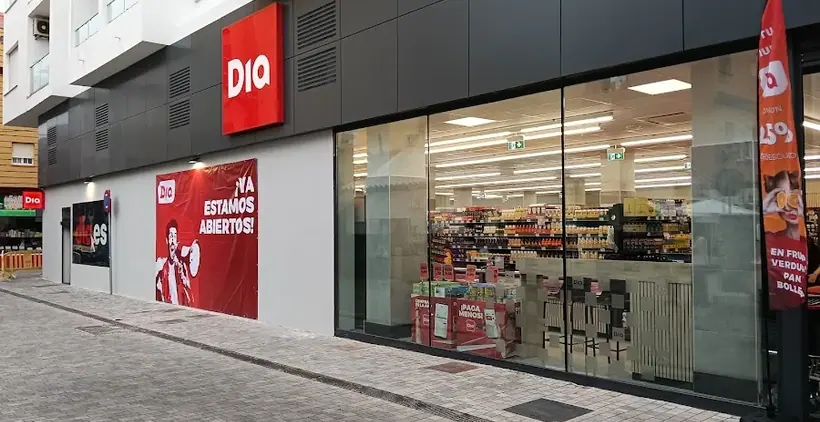 Dia en Calle Aurora(esquina Calle Carteya) 24, Línea de la Concepción
