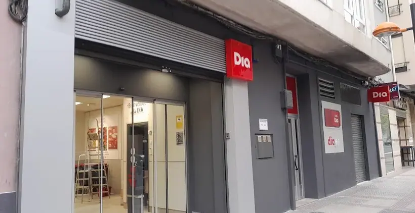Dia en Calle Doce Ligero de Artilleria 8, Logroño