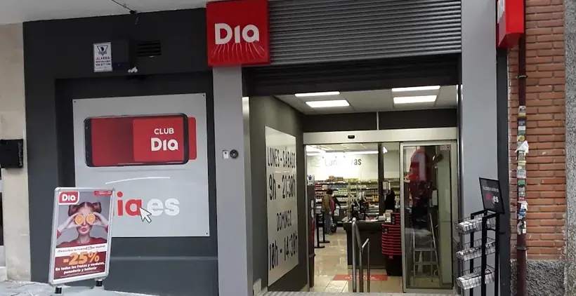 Dia en Calle Apostol Santiago 18, Madrid