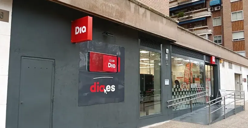 Dia en Calle Cebreros 156, Madrid