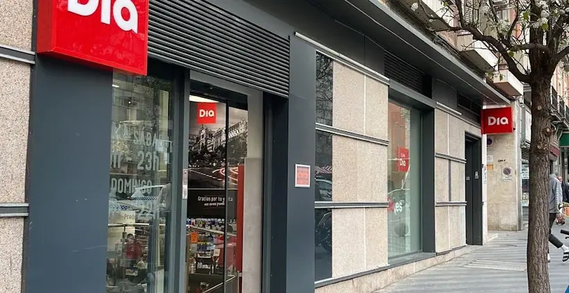 Dia en Calle Luna 8, Madrid