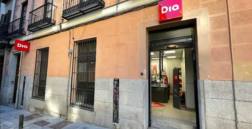 Dia en Calle Santa Clara 2, Madrid