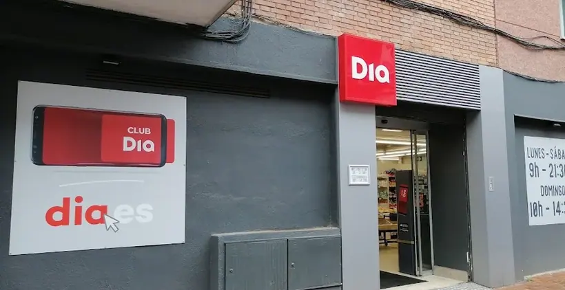 Dia en Calle Velilla 14, Madrid