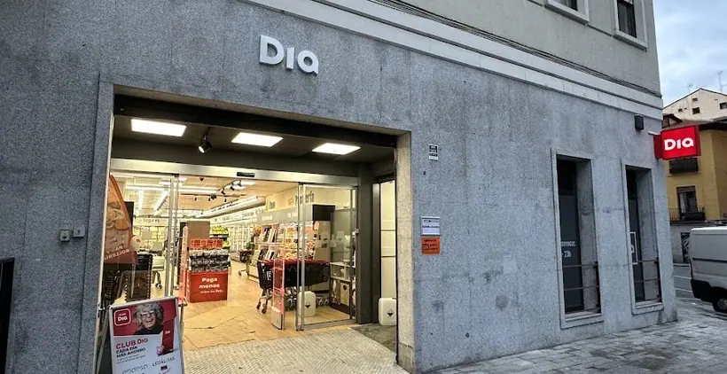 Dia en Plaza Santo Domingo 1, Madrid