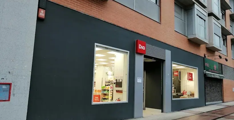 Dia en Avenida Marcelo Celayeta 37, Pamplona