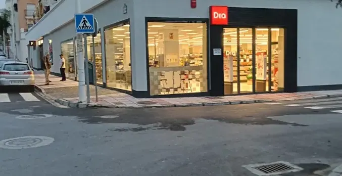 Dia en Avenida 28 de Febrero,esquina Calle Victoria Kent, Salobreña