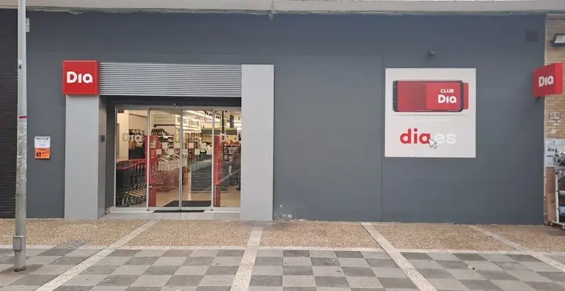 Dia en Calle Costureras - Galeria Comercial Pino Montano, Sevilla