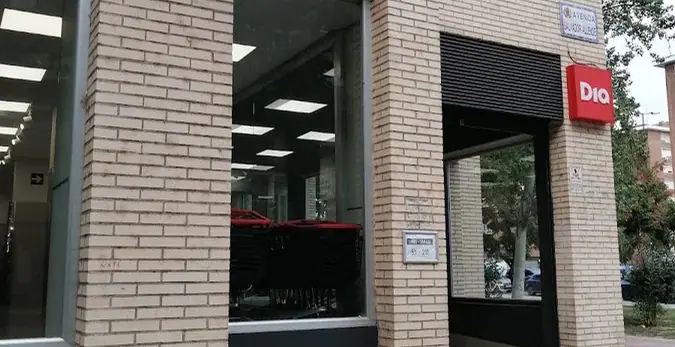Dia en Avenida Salvador Allende 51, Zaragoza