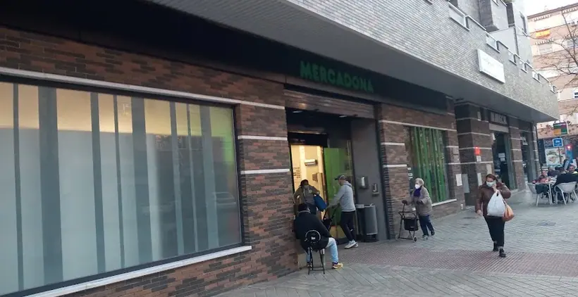Mercadona en Avenida América, 57, Granada