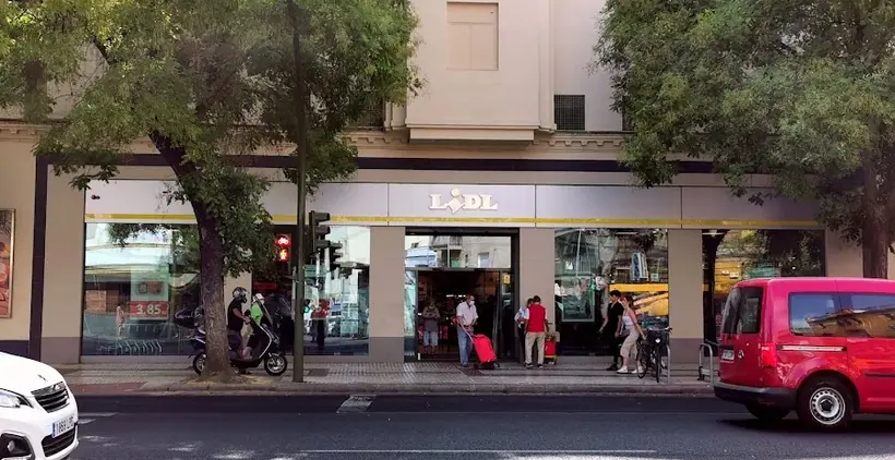 Lidl en Calle María Auxiliadora, 18D, Sevilla