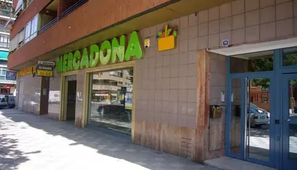 Mercadona Calle Arquitecto Julio Carrilero, 17, Albacete