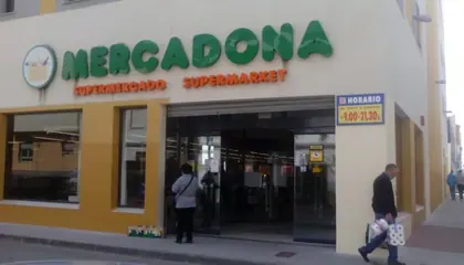 Mercadona Calle Once de Marzo de 1938, 8, Barbate
