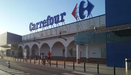 Carrefour Avenida Dignitat Humana, 2, Alzira