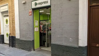 Carrefour Express Calle Buenos Aires, 9 y 11, Cádiz