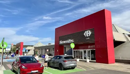 Carrefour Alcalde Miguel Castaño, 95, León