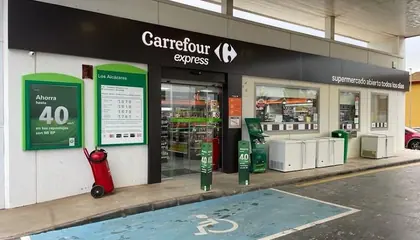 Carrefour Express Avenida 13 de Octubre, 156, Junto a la estación de servicio, Los Alcázares