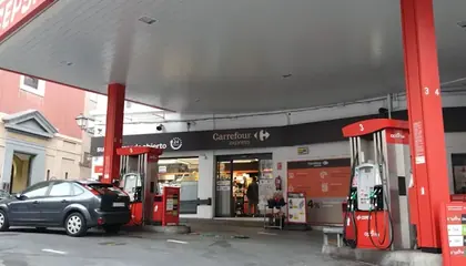 Carrefour Express Calle Embajadores, 83, Junto a la Estación Cepsa, Madrid