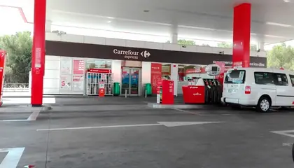 Carrefour Express Glorieta del Yucatán, Junto a la Estación Cepsa, Madrid