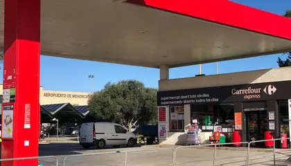 Carrefour Express Vial Salida Aeropuerto s/n, Junto a la Estación Cepsa, Mahón