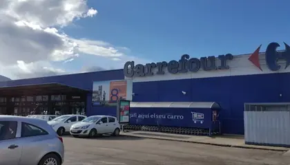 Carrefour Avenida Santa Coloma, 74, Olot
