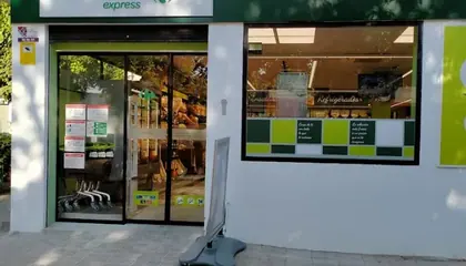 Carrefour Express Calle Clara de Jesús Montero, 34, Sevilla