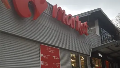 Carrefour Market Avenida Angel Sallent, cantonada Calle Nuria i Calle Indant Marti, Terrassa