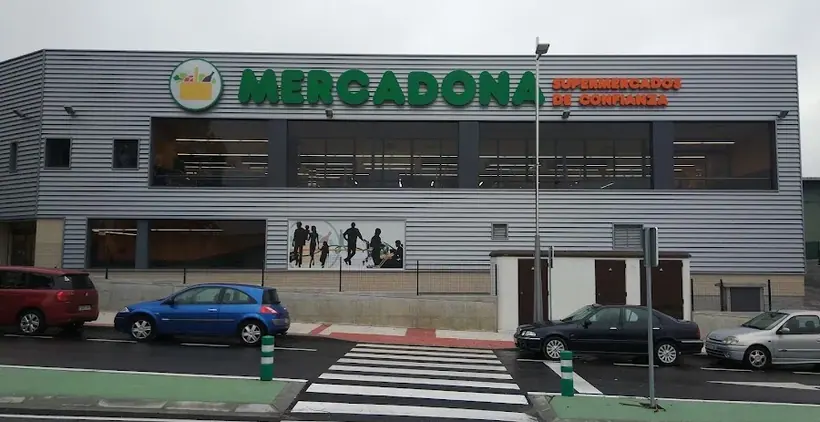 Mercadona en Lugar Regueiro, 6 (áreas), Tui