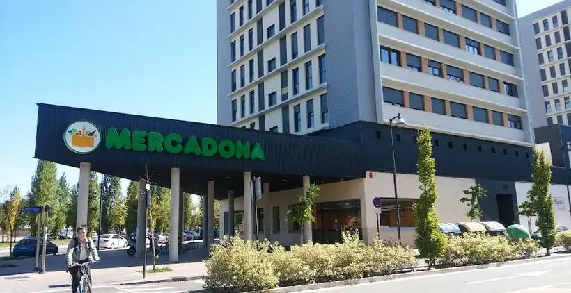 Mercadona en Avenida Olarizu, 1, Vitoria-Gasteiz